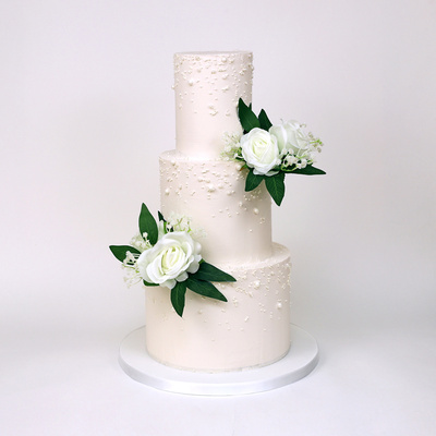 Pearl buttercream cake with white roses
