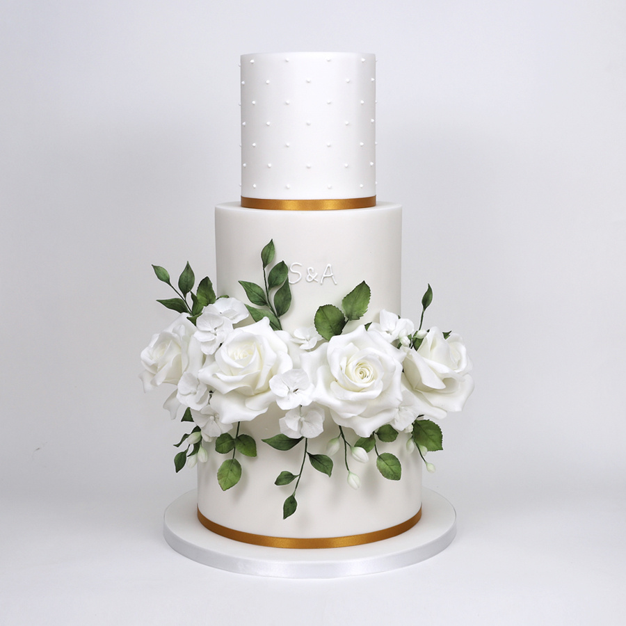 White roses and hydrangeas cake